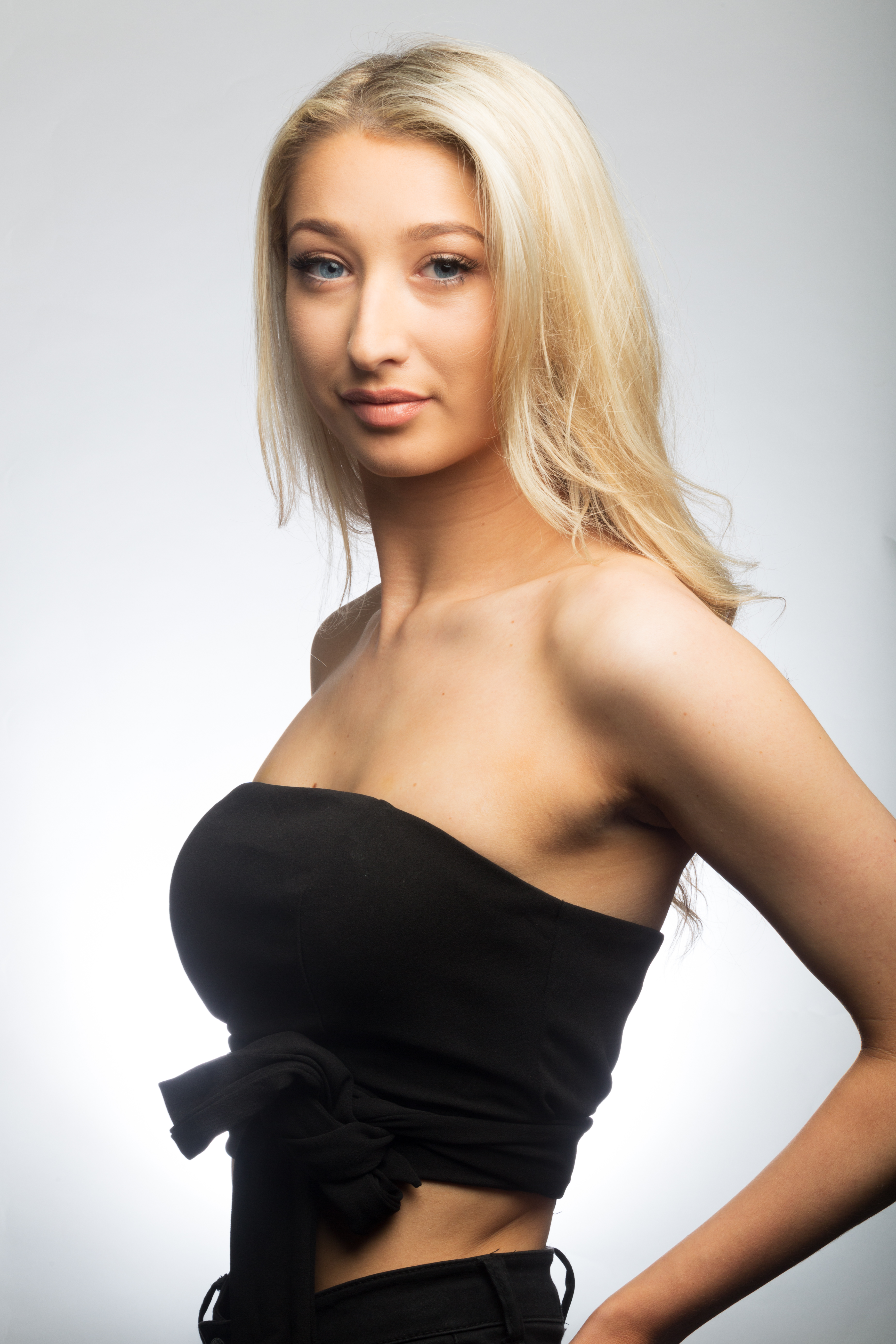 DMA71083 - Dubai Model Agency