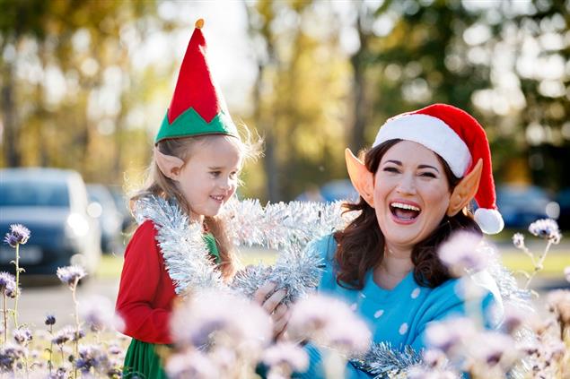 Crowley Christmas Parade 2022 Mini Model Sophie On A Photocall For The Aware Christmas Run With Elaine  Crowley - Assets Model Agency